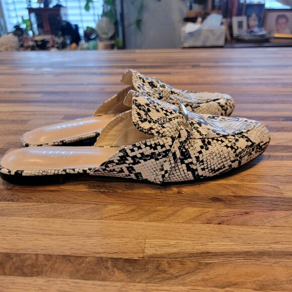 Musshoe Pointed Toe Suede Mules (Ella Quinn) - Picture 9 of 15